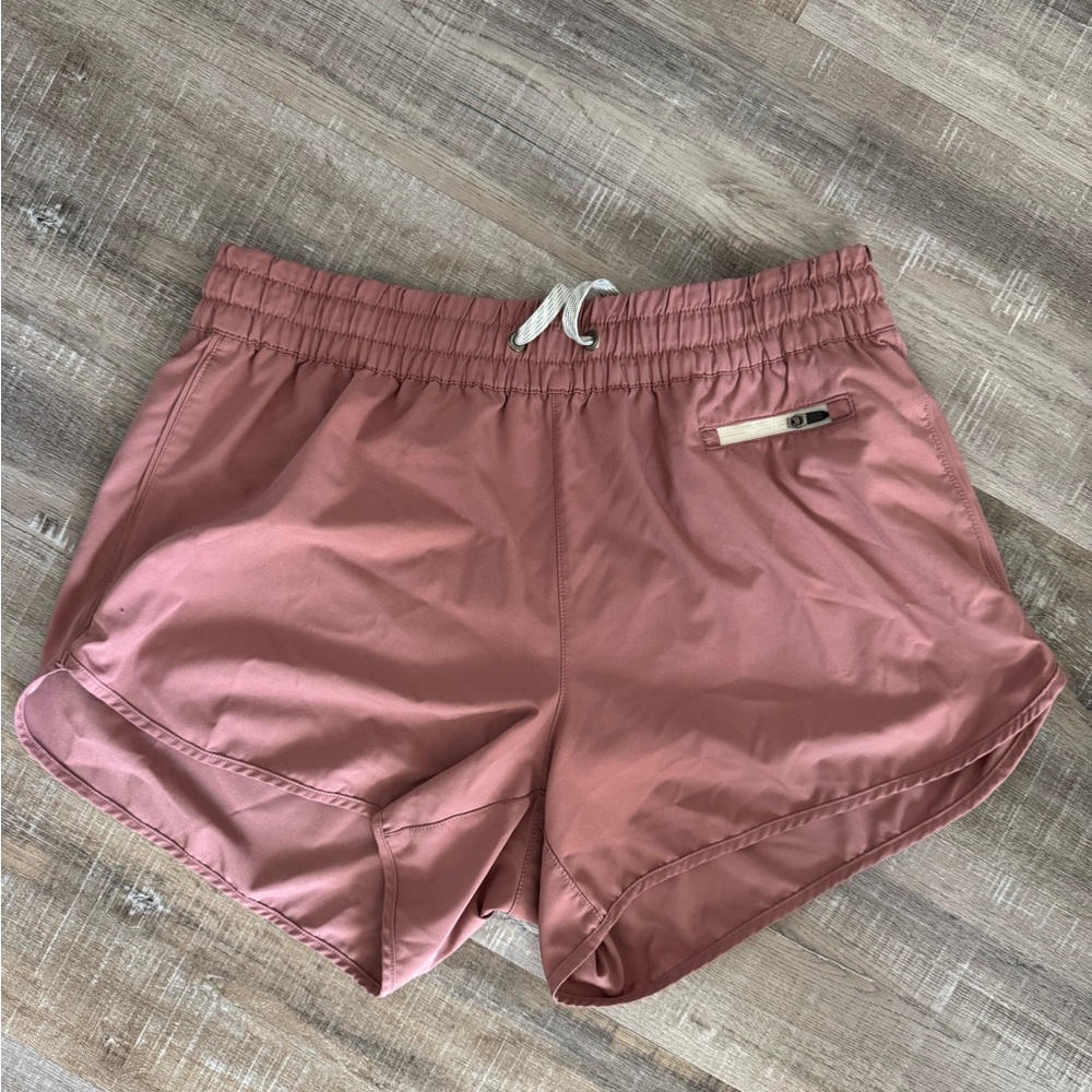 Vuori Women's Clementine 2.0 - 4 inch shorts